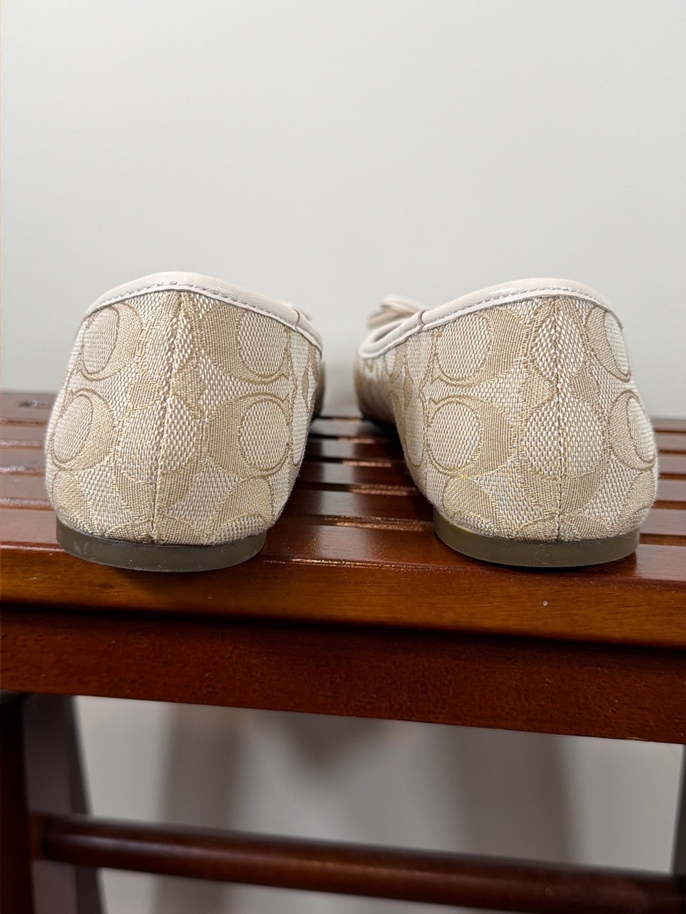 Coach Beige Ivory Signature Canvas Ballet Flats with Tassel Size 7.5B - Picture 3 of 7